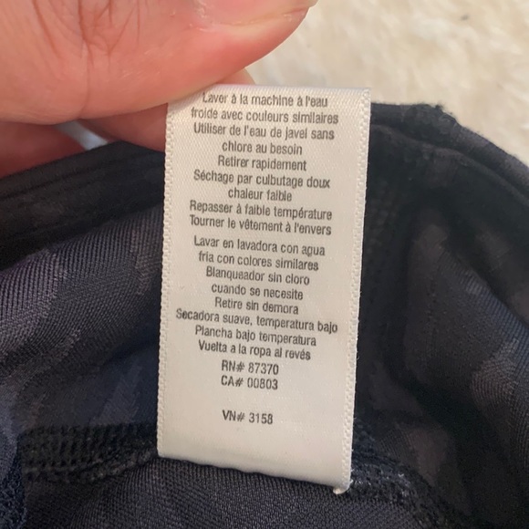 Alo Yoga Airbrush Engineer Pattern Black Leggings - Picture 13 of 15